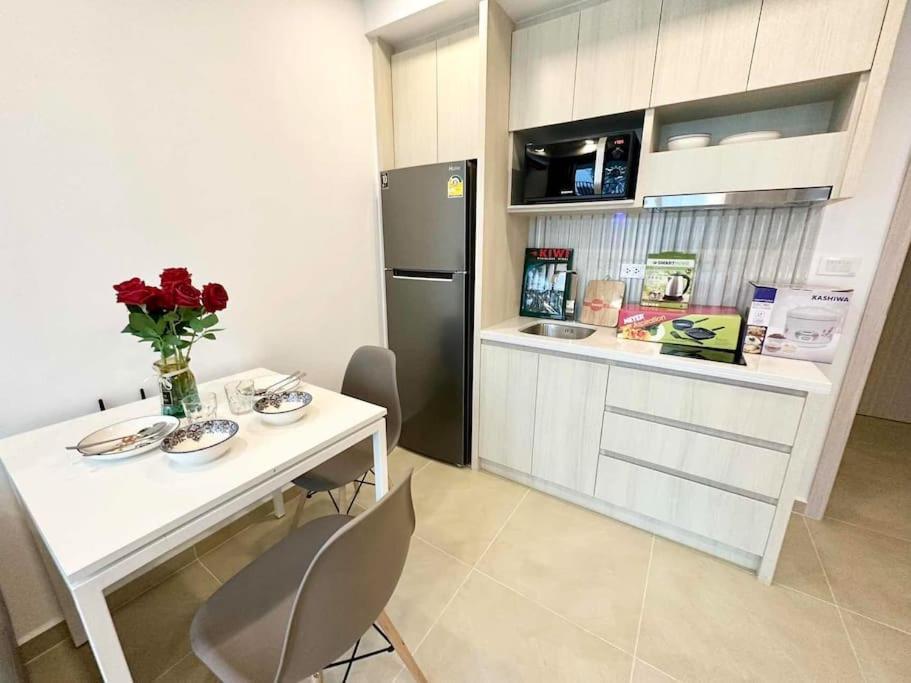 Apartment Free Power&wifi,work Remotely, Kitchen,deal